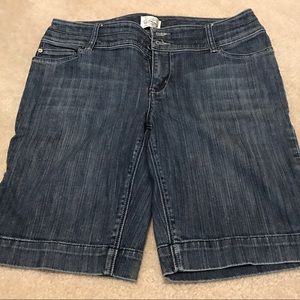 White House Black Market Blanc Jean shorts